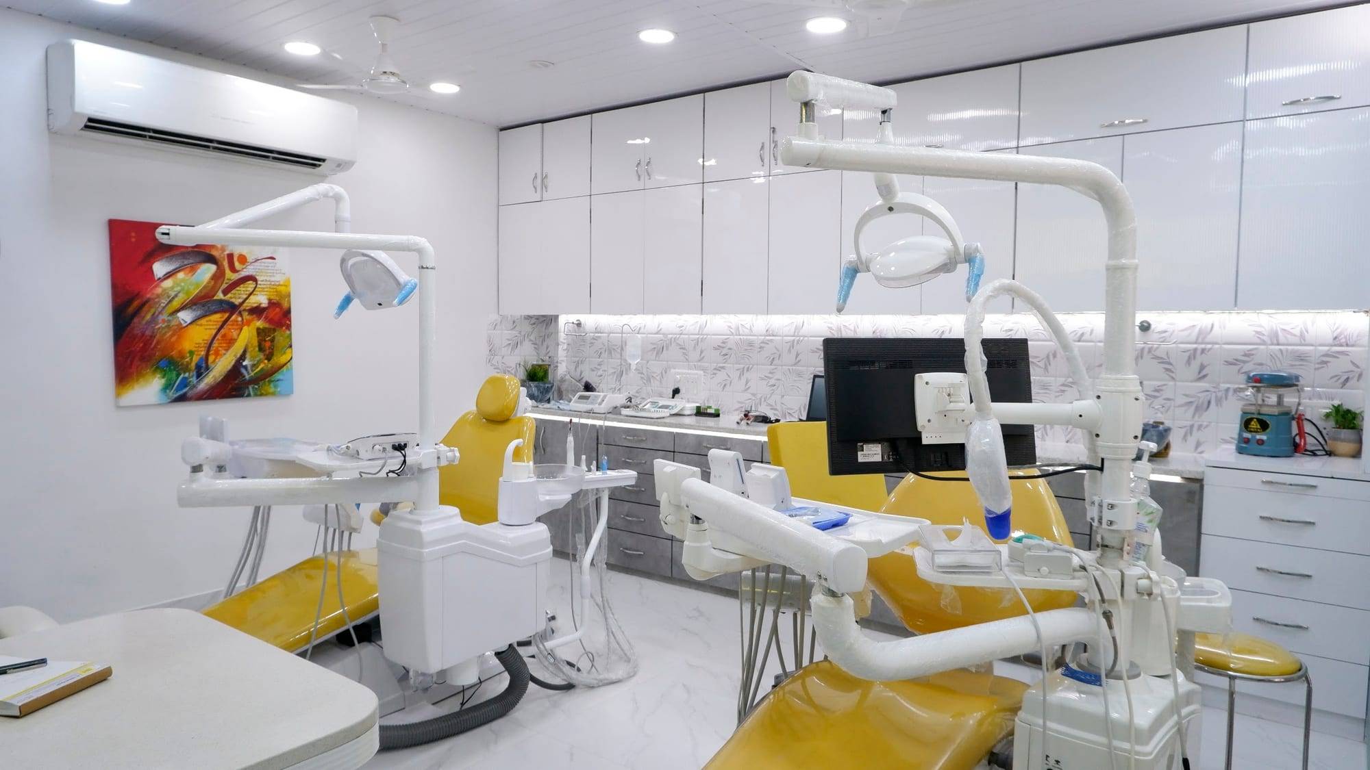 One spacious treatment room with two treatment areas